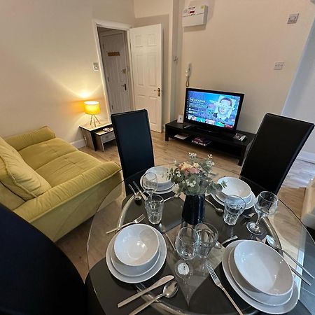 1-Bedroom Flat With Small Garden & Paid Parking In Finsbury Park, Highbury Londra Esterno foto