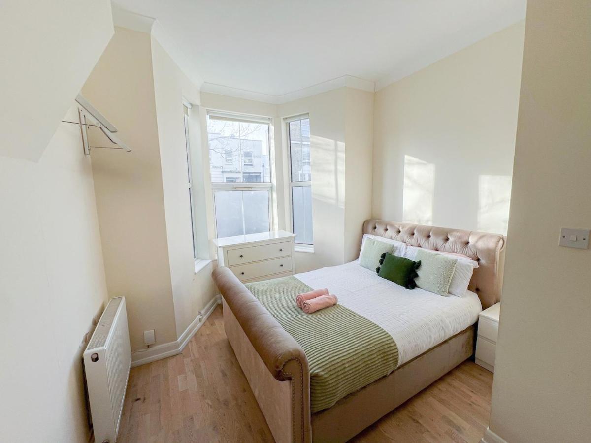 1-Bedroom Flat With Small Garden & Paid Parking In Finsbury Park, Highbury Londra Esterno foto