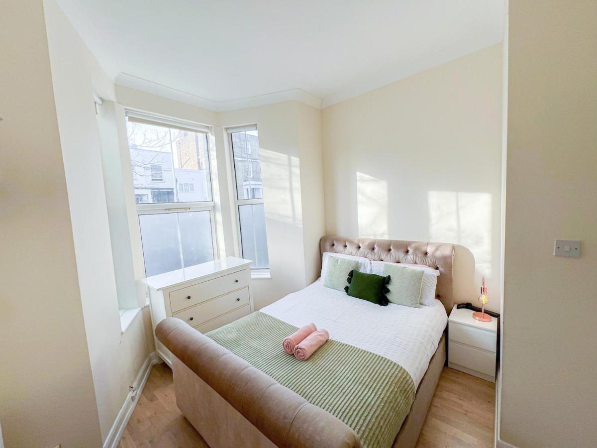1-Bedroom Flat With Small Garden & Paid Parking In Finsbury Park, Highbury Londra Esterno foto