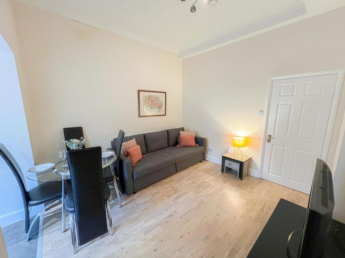 1-Bedroom Flat With Small Garden & Paid Parking In Finsbury Park, Highbury Londra Esterno foto