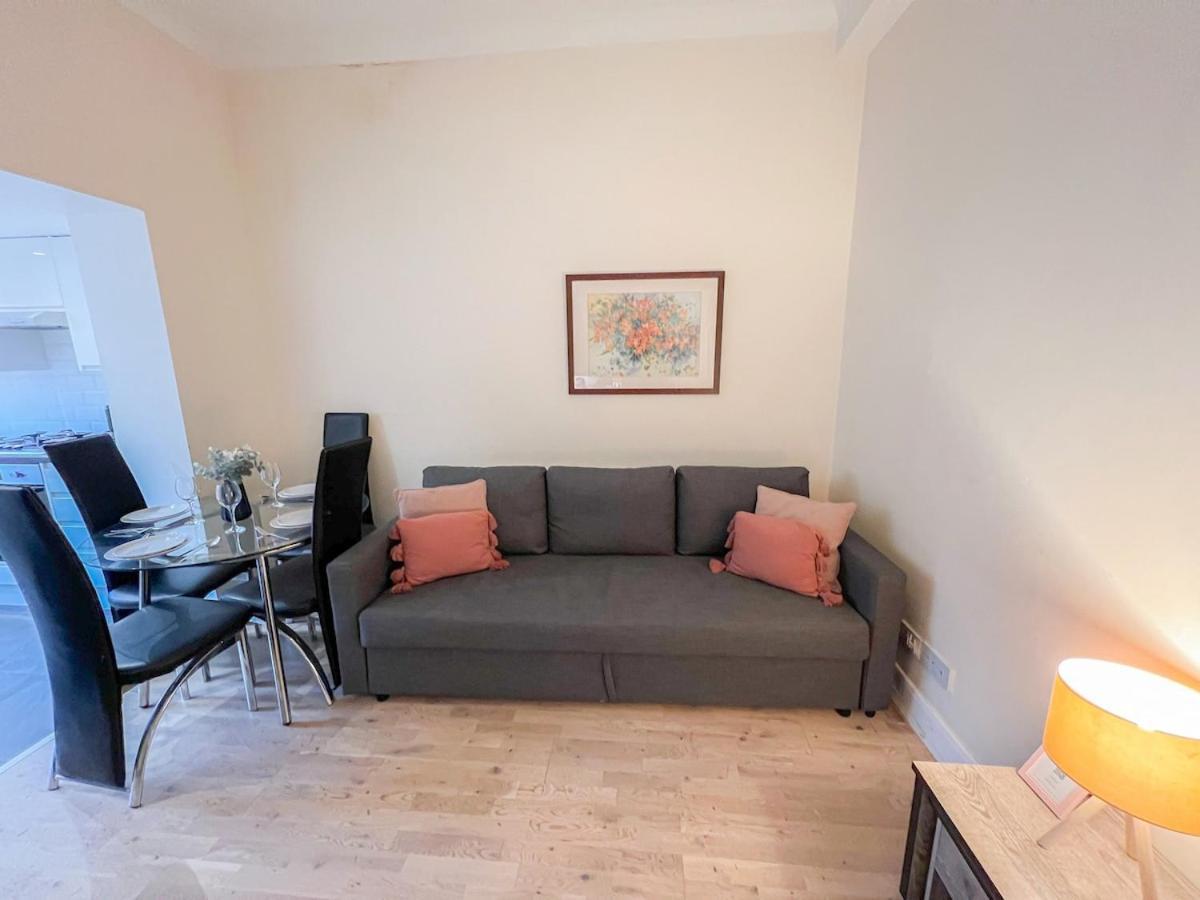 1-Bedroom Flat With Small Garden & Paid Parking In Finsbury Park, Highbury Londra Esterno foto