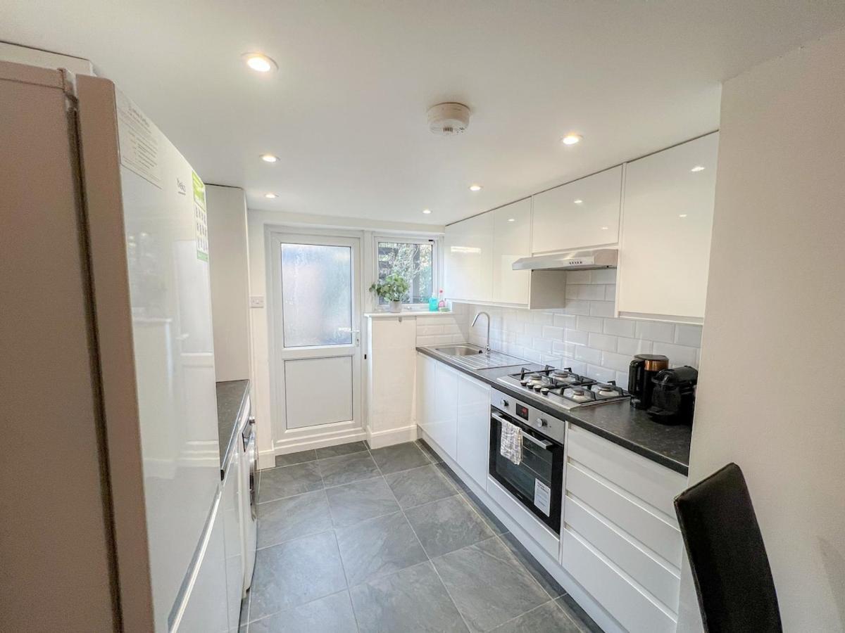 1-Bedroom Flat With Small Garden & Paid Parking In Finsbury Park, Highbury Londra Esterno foto