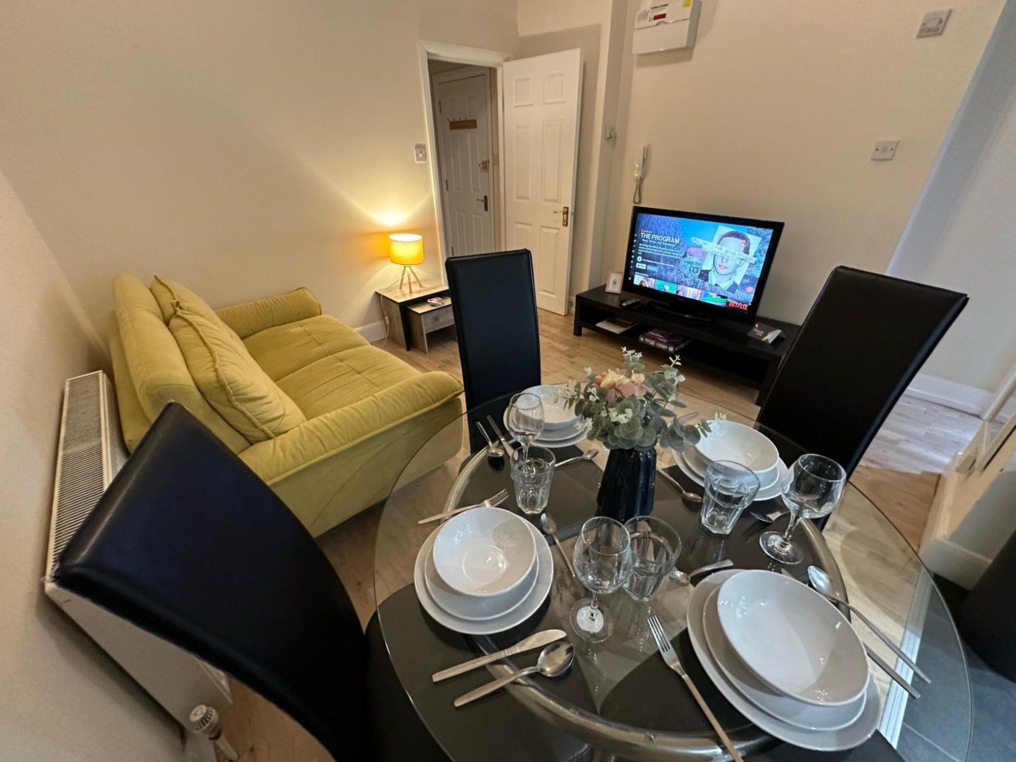 1-Bedroom Flat With Small Garden & Paid Parking In Finsbury Park, Highbury Londra Esterno foto