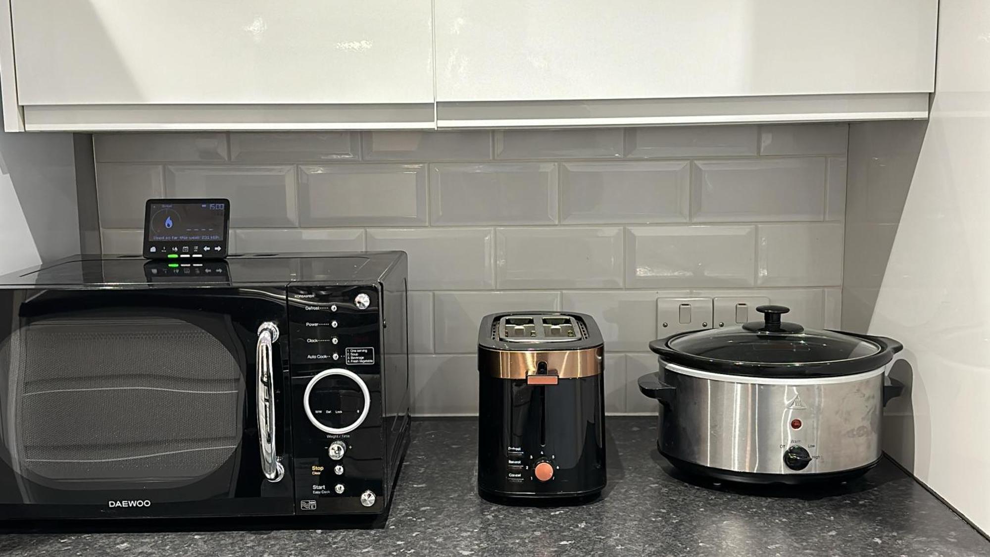 1-Bedroom Flat With Small Garden & Paid Parking In Finsbury Park, Highbury Londra Esterno foto