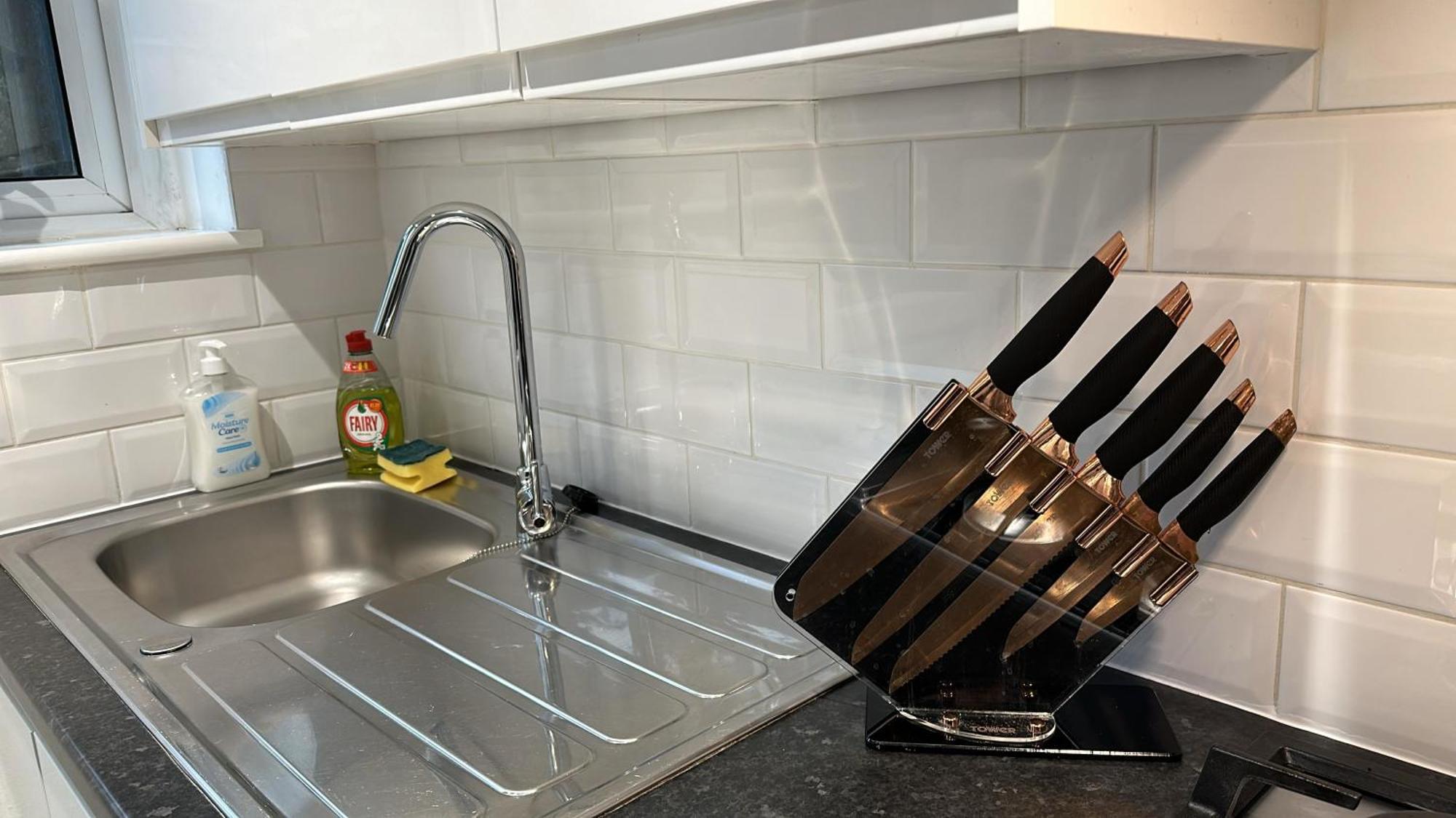 1-Bedroom Flat With Small Garden & Paid Parking In Finsbury Park, Highbury Londra Esterno foto