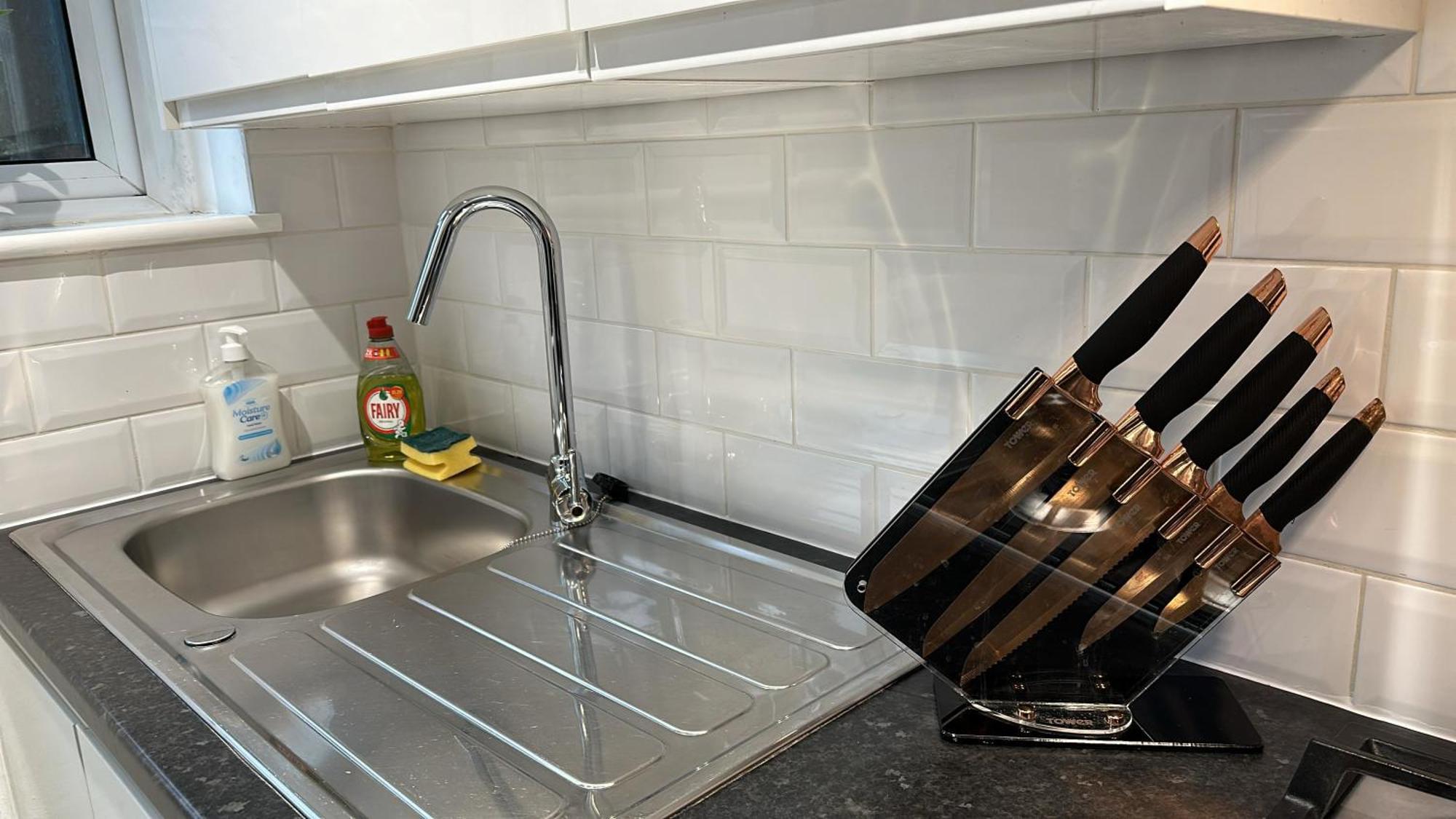 1-Bedroom Flat With Small Garden & Paid Parking In Finsbury Park, Highbury Londra Esterno foto