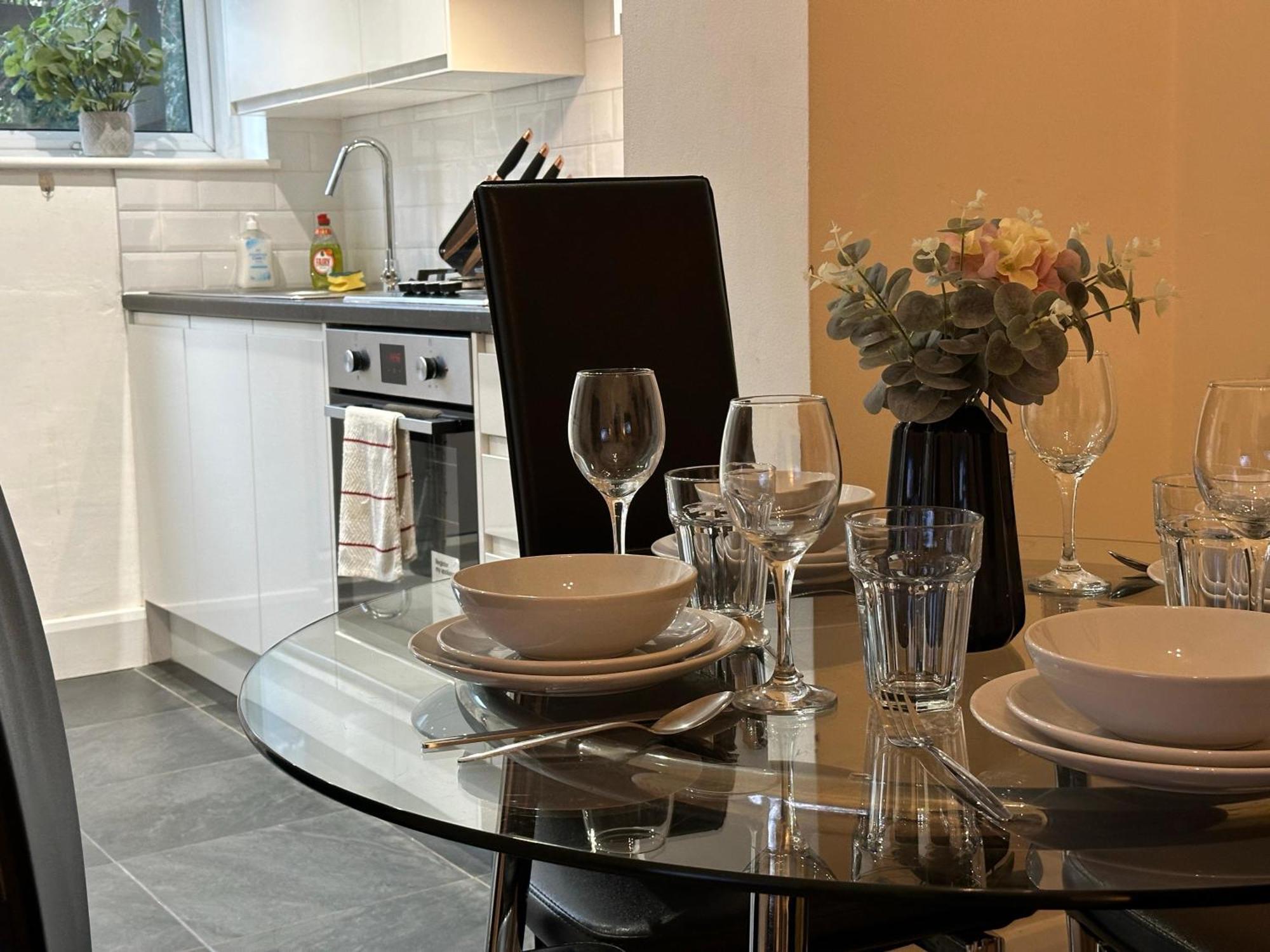 1-Bedroom Flat With Small Garden & Paid Parking In Finsbury Park, Highbury Londra Esterno foto
